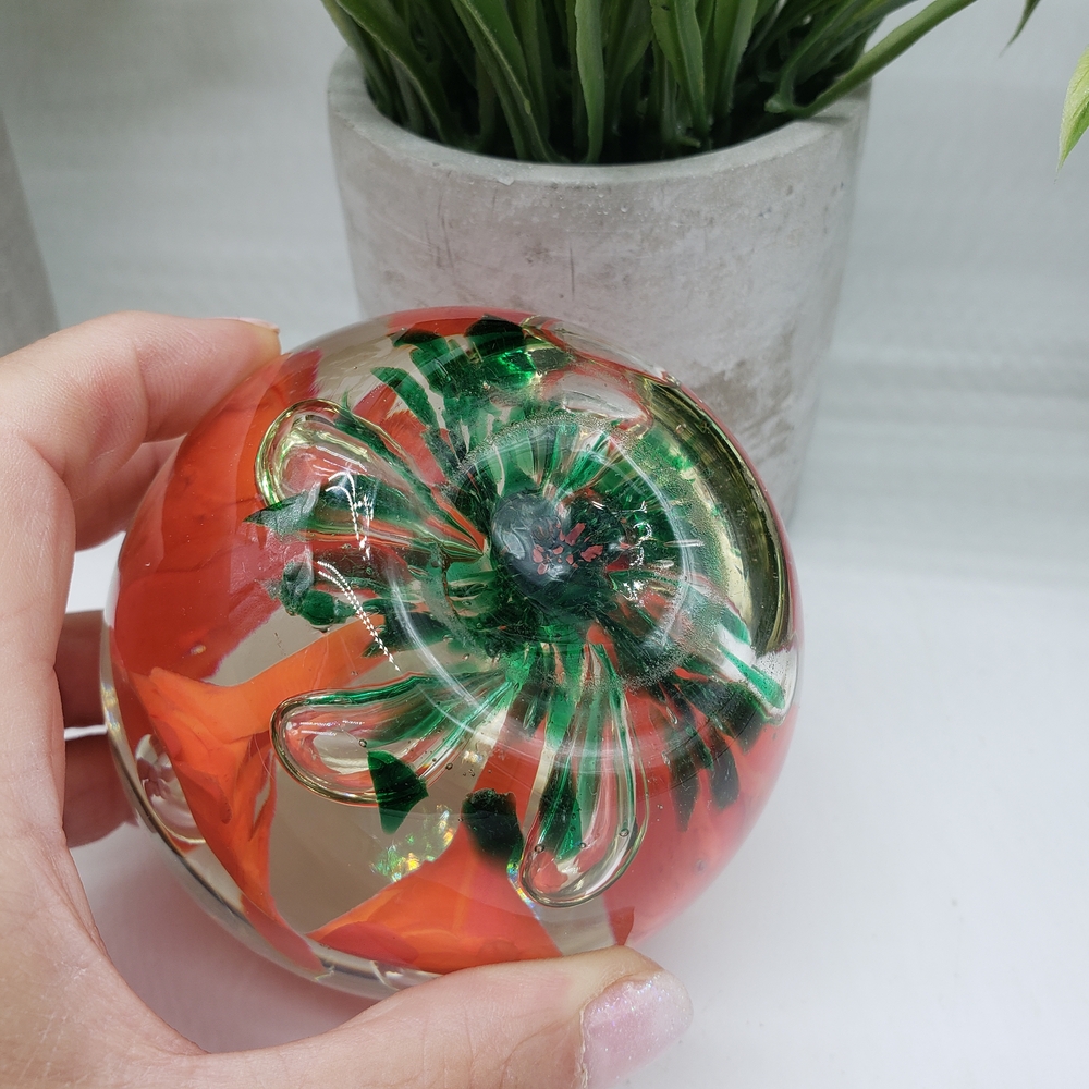 Joe St. Claire Art Glass Paperweight with Orange Trumpet-shaped Flowers - Picture 7 of 10